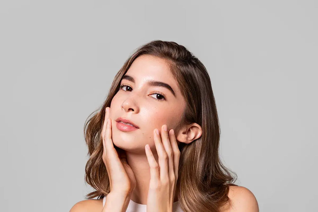 ¿Cejas disparejas? Te contamos cómo puedes solucionarlo en 3 simples pasos.